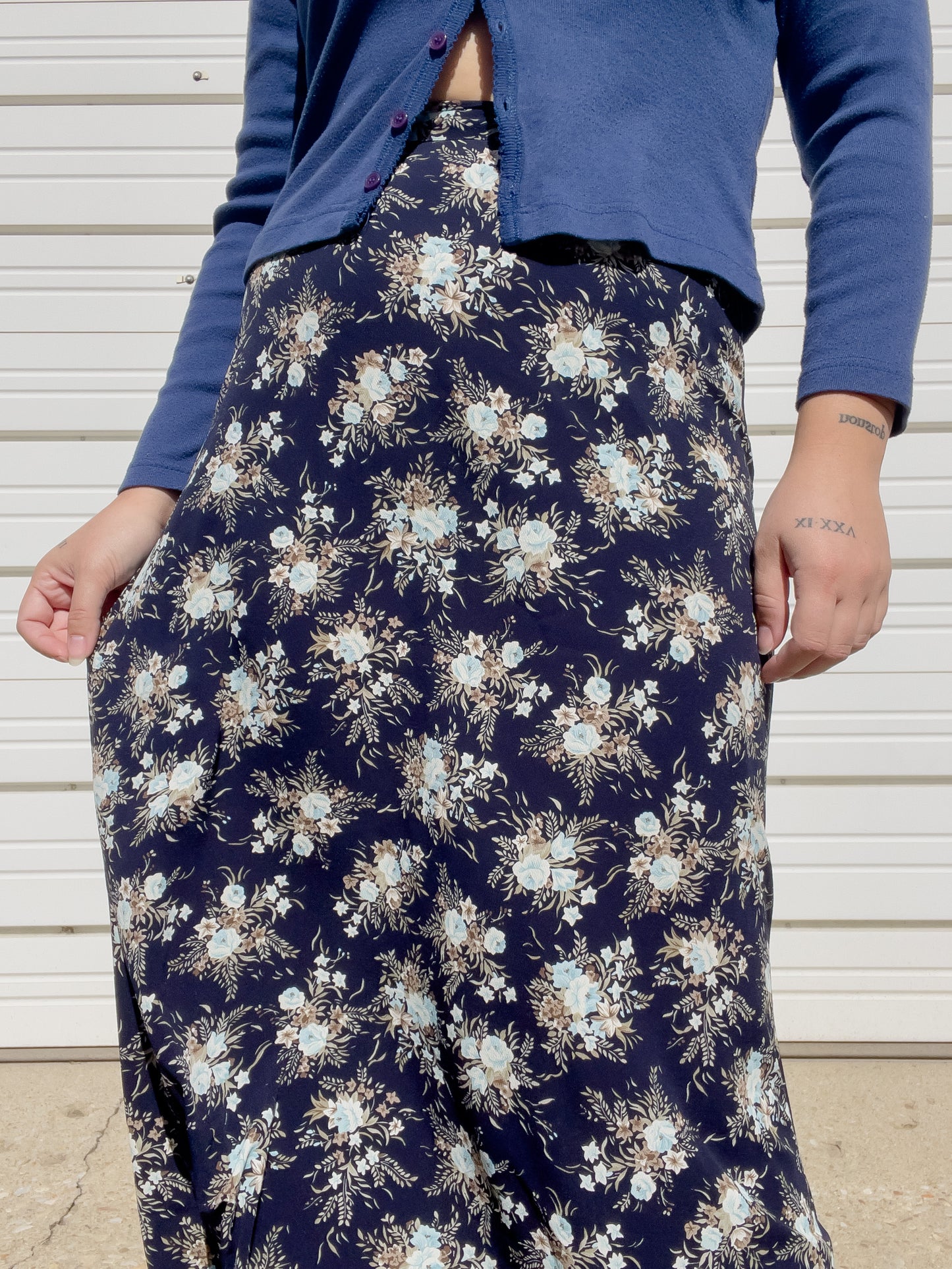 90s Navy Blue Floral Maxi Skirt (S/M)