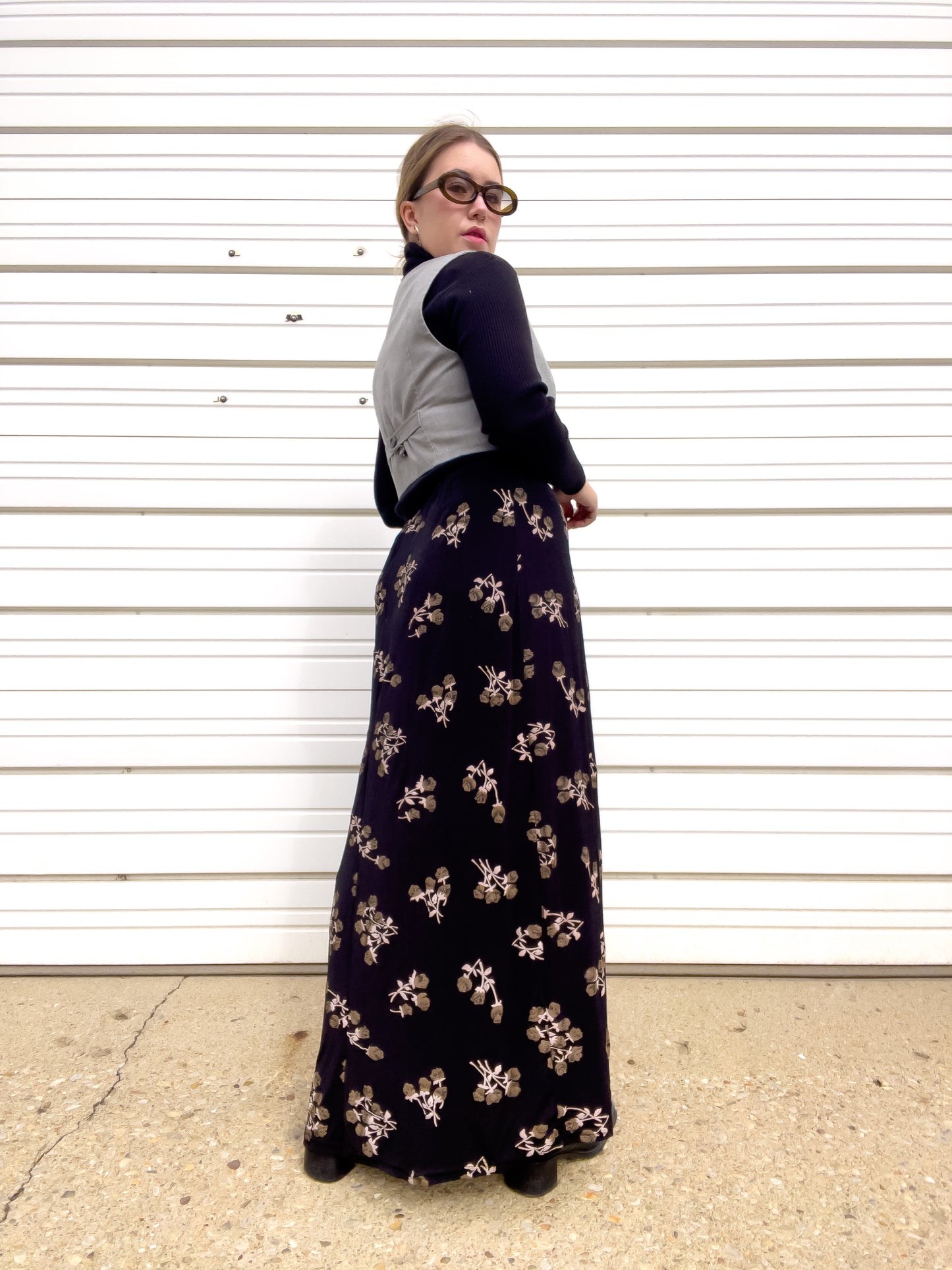 90s Black & Brown Rose Print Maxi Skirt (XXL)