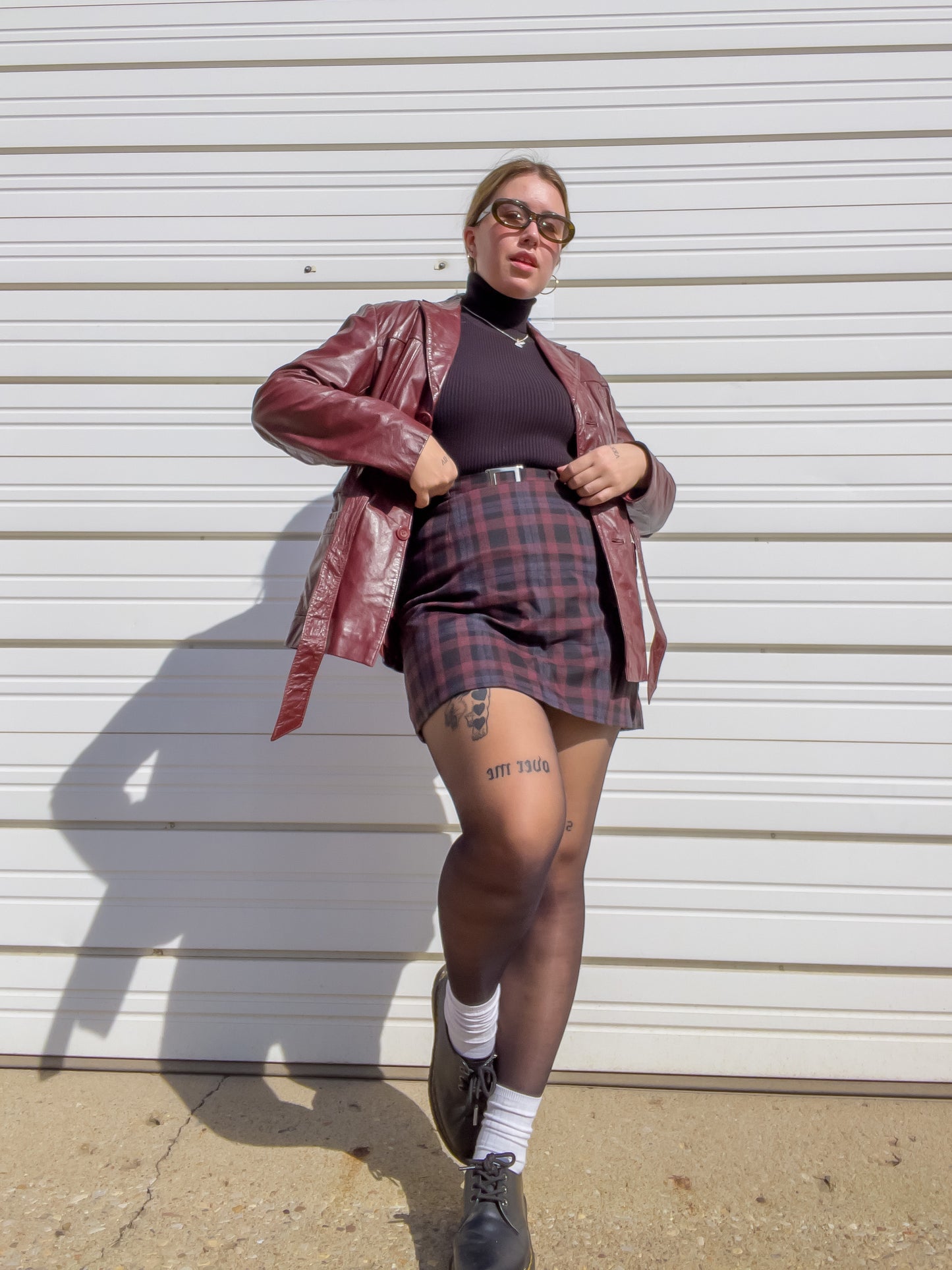 90s Burgundy & Gray Plaid High Waisted Mini Skirt (S/M)