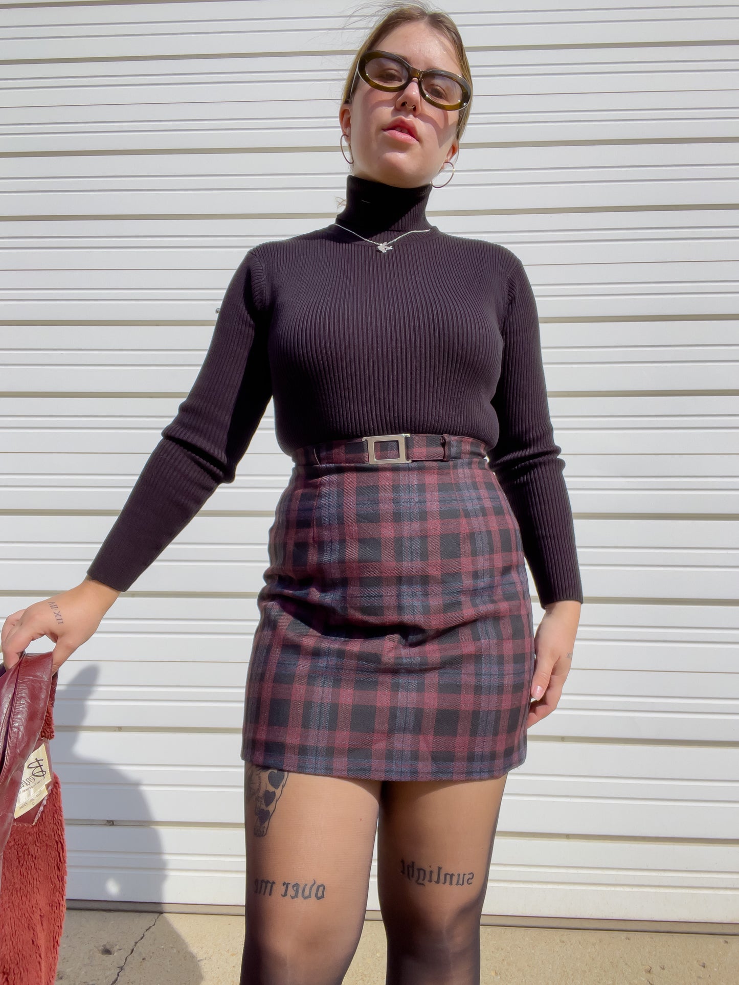 90s Burgundy & Gray Plaid High Waisted Mini Skirt (S/M)
