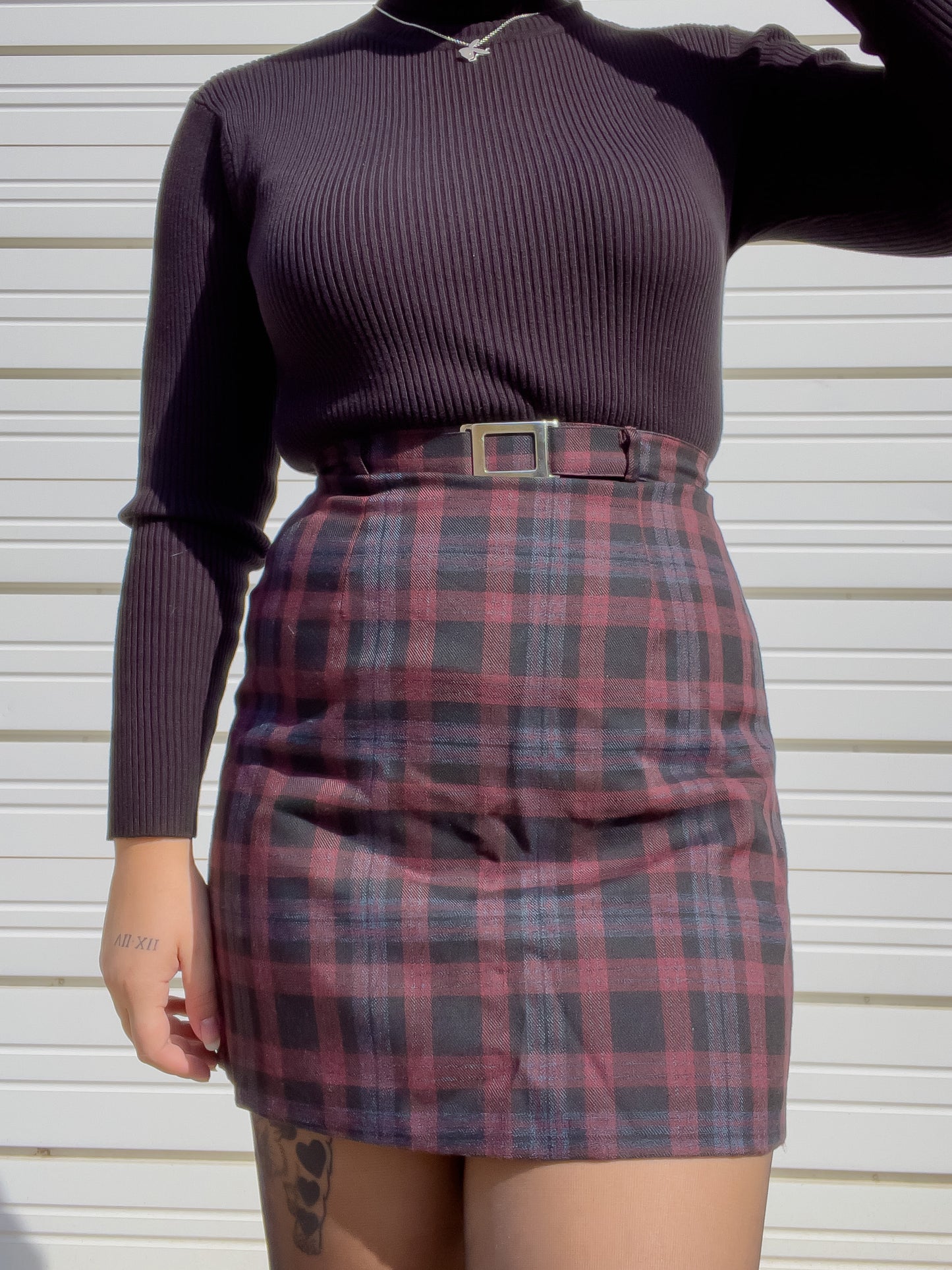 90s Burgundy & Gray Plaid High Waisted Mini Skirt (S/M)