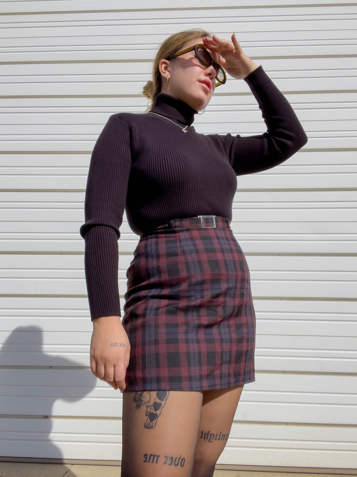 90s Burgundy & Gray Plaid High Waisted Mini Skirt (S/M)