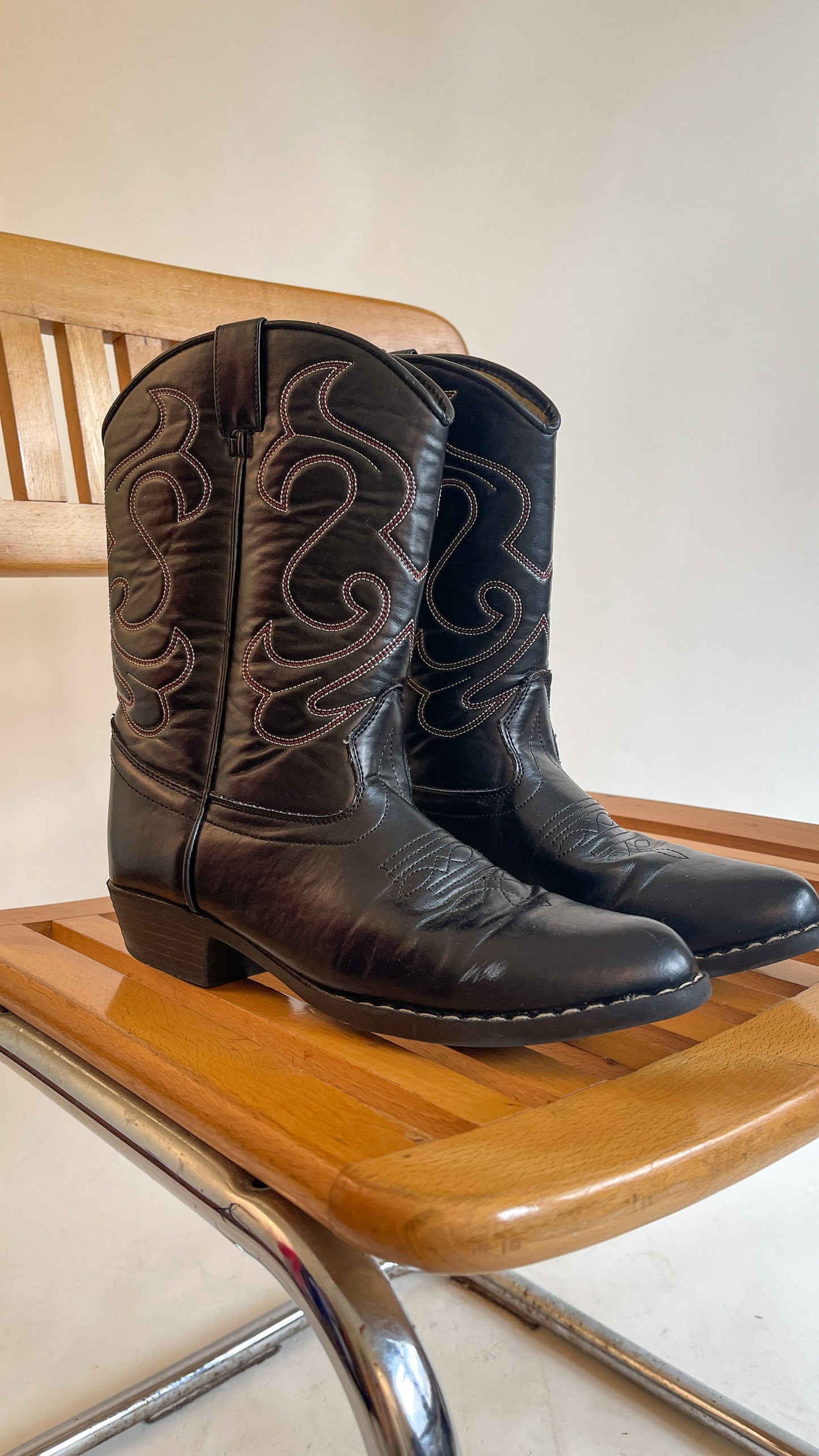 90s Black Cowboy Boots (US W8)