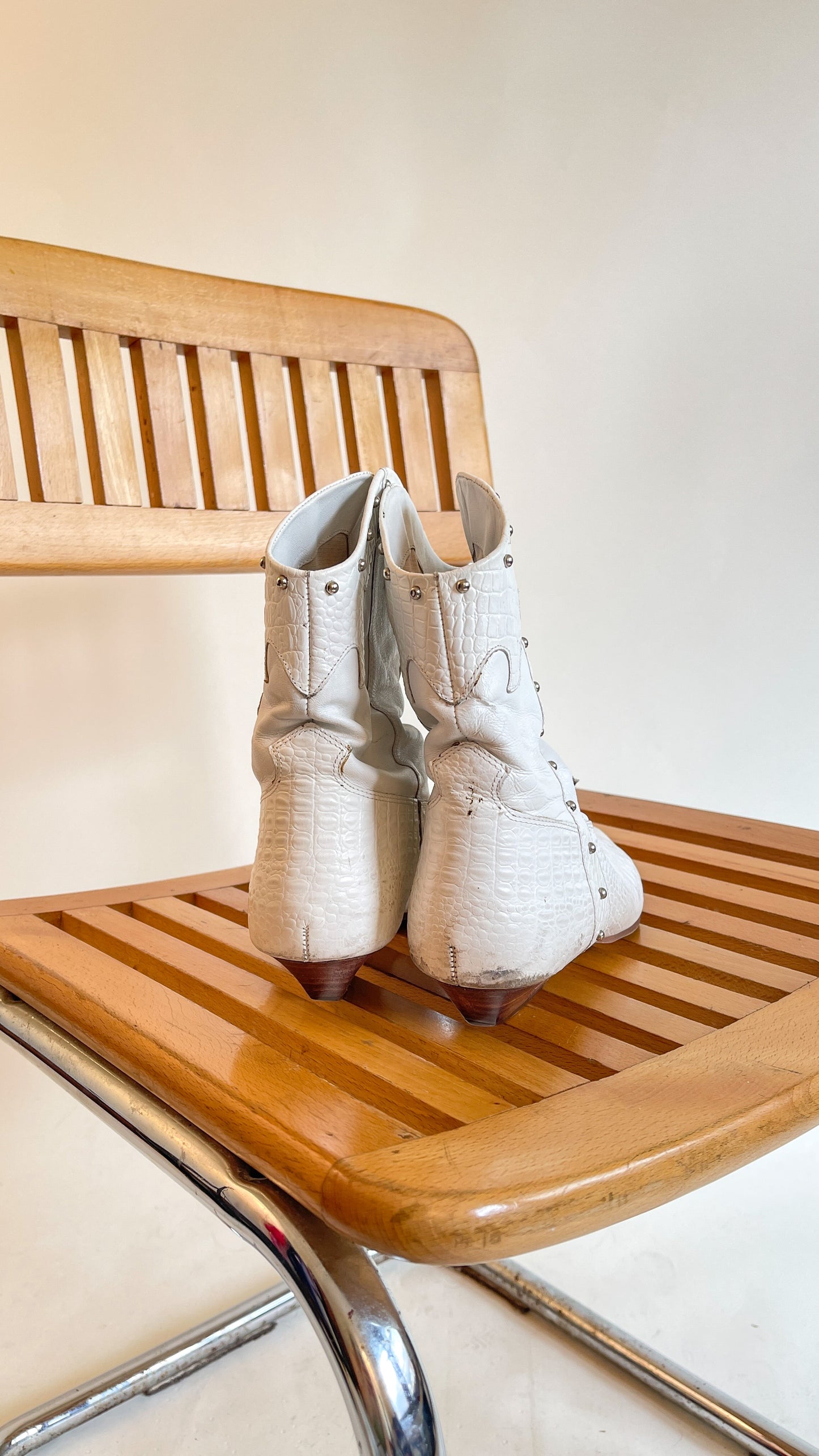 80s White Leather Short Cowboy Boots (US W9)