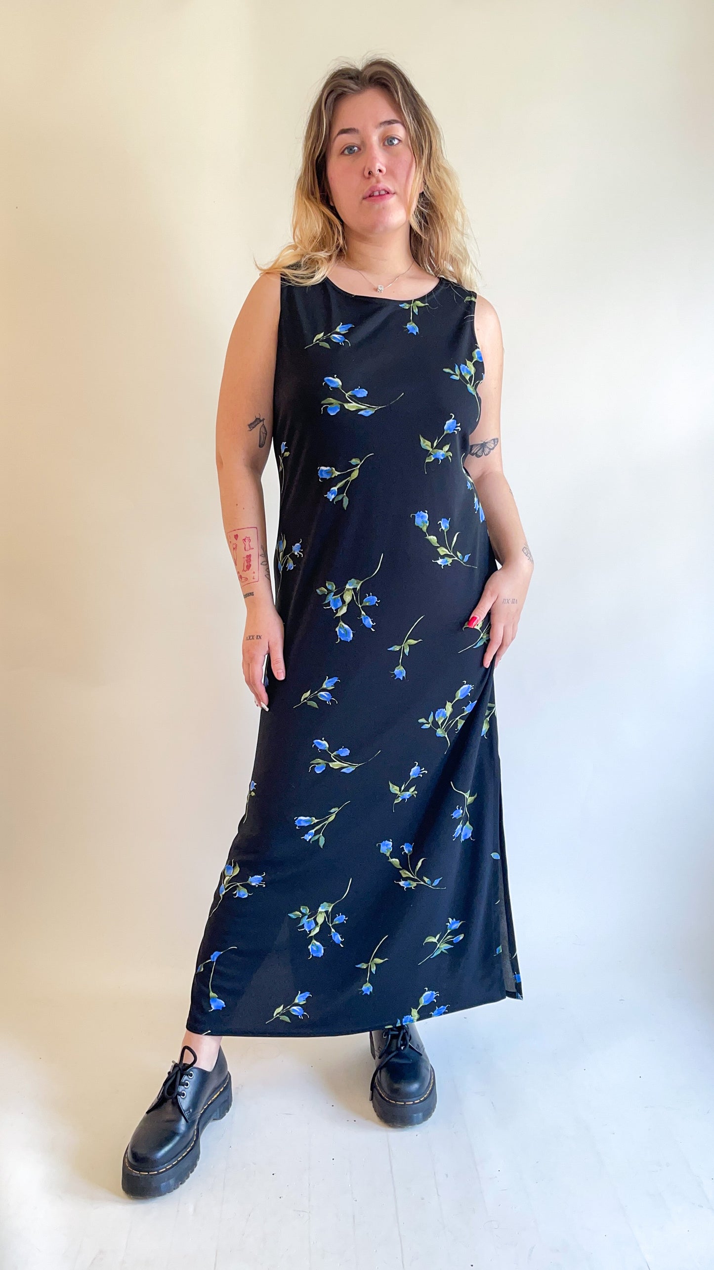 90s Black Maxi Dress w/ Blue Rose Print (L/XL)