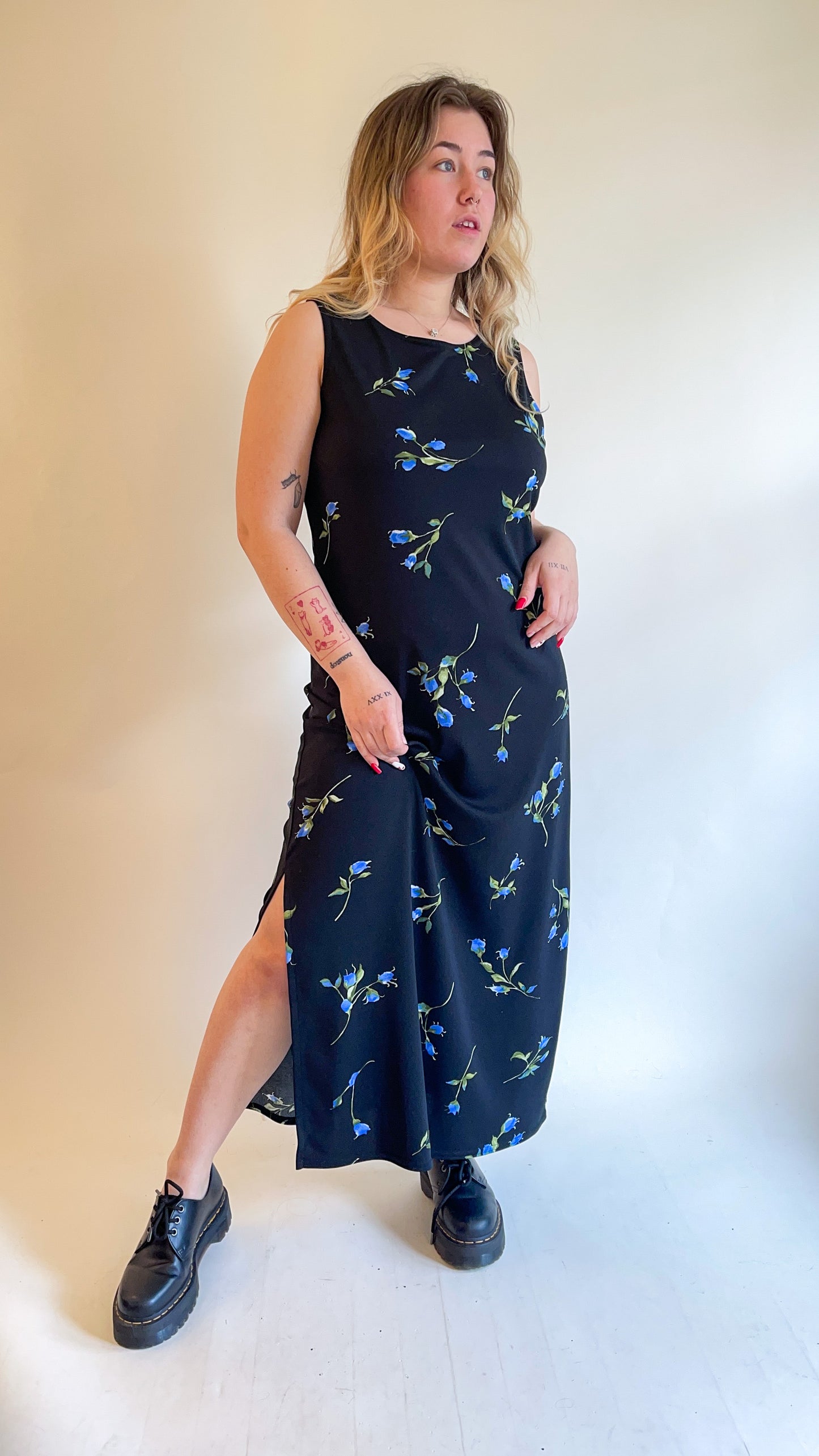 90s Black Maxi Dress w/ Blue Rose Print (L/XL)