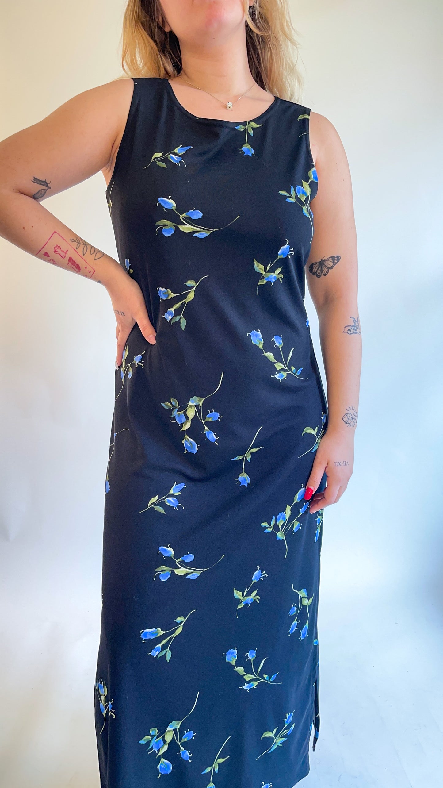 90s Black Maxi Dress w/ Blue Rose Print (L/XL)