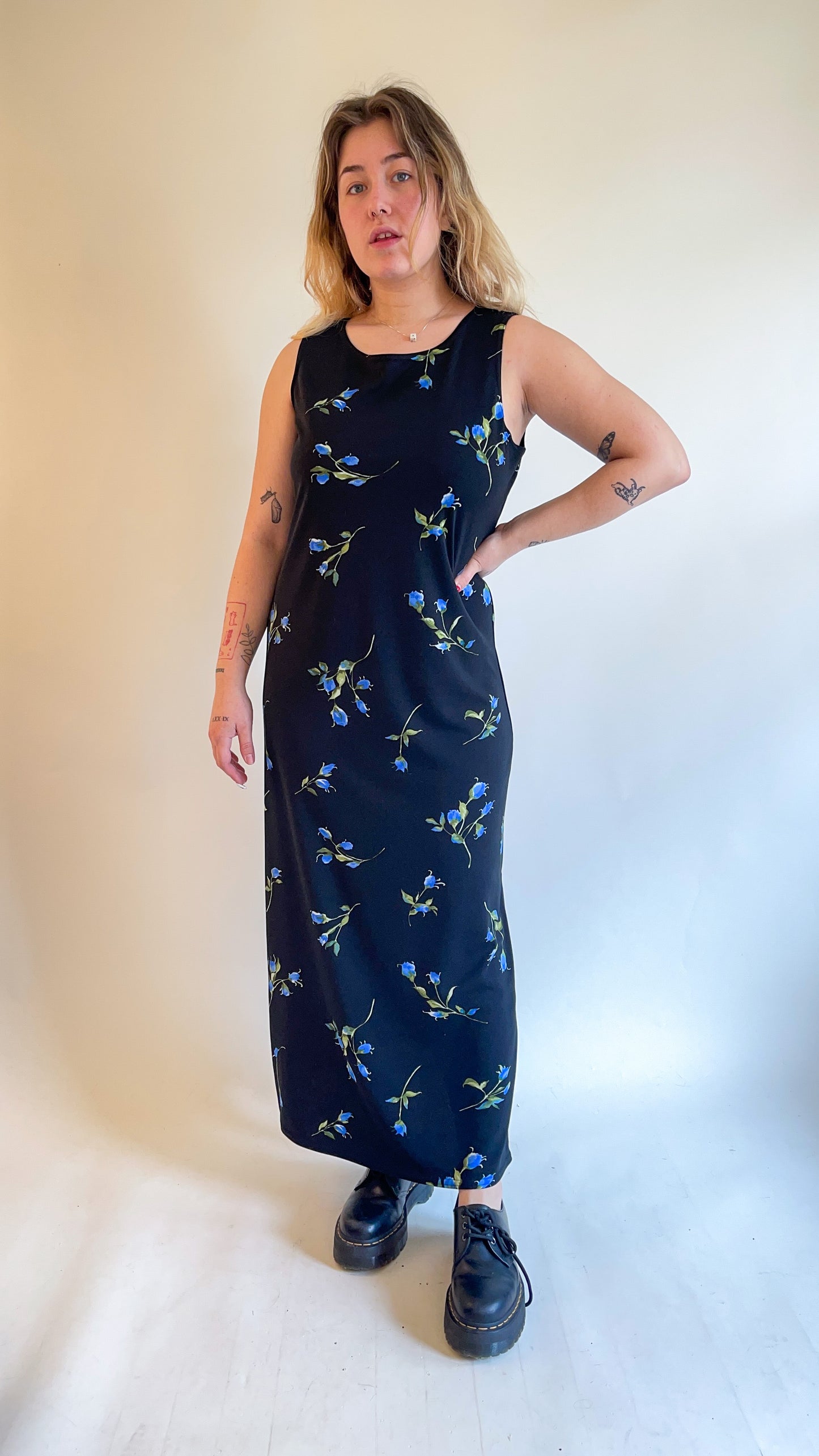 90s Black Maxi Dress w/ Blue Rose Print (L/XL)