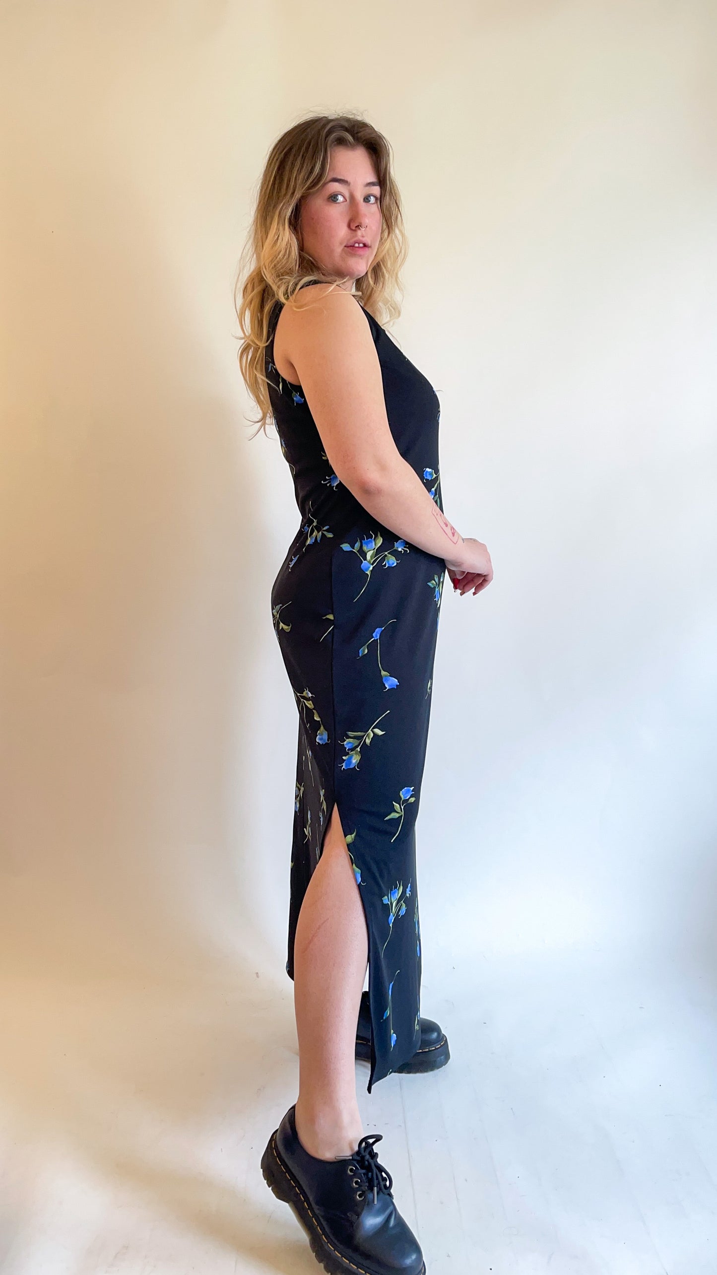 90s Black Maxi Dress w/ Blue Rose Print (L/XL)
