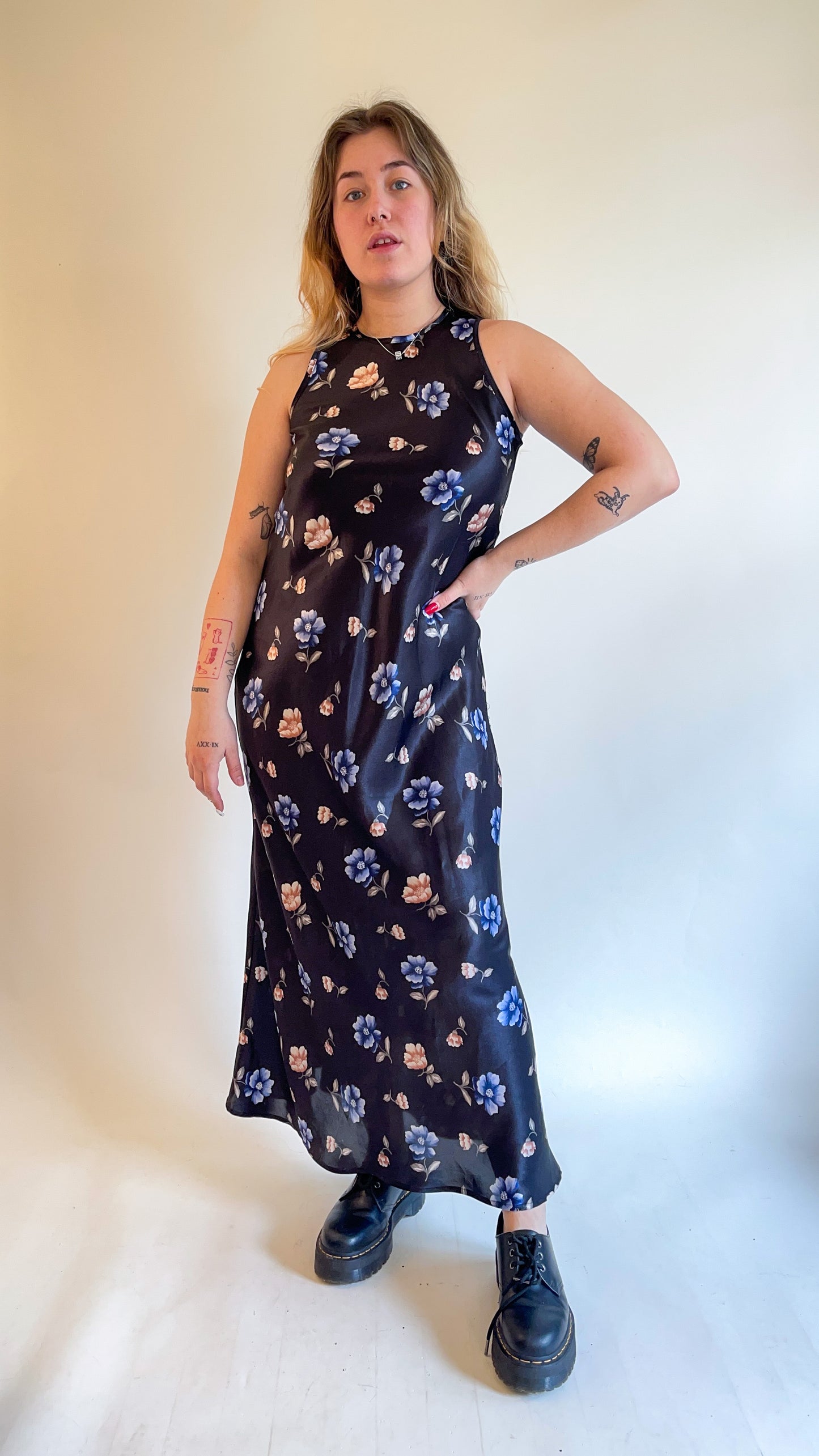 90s Silky Floral Print Maxi Dress (M)