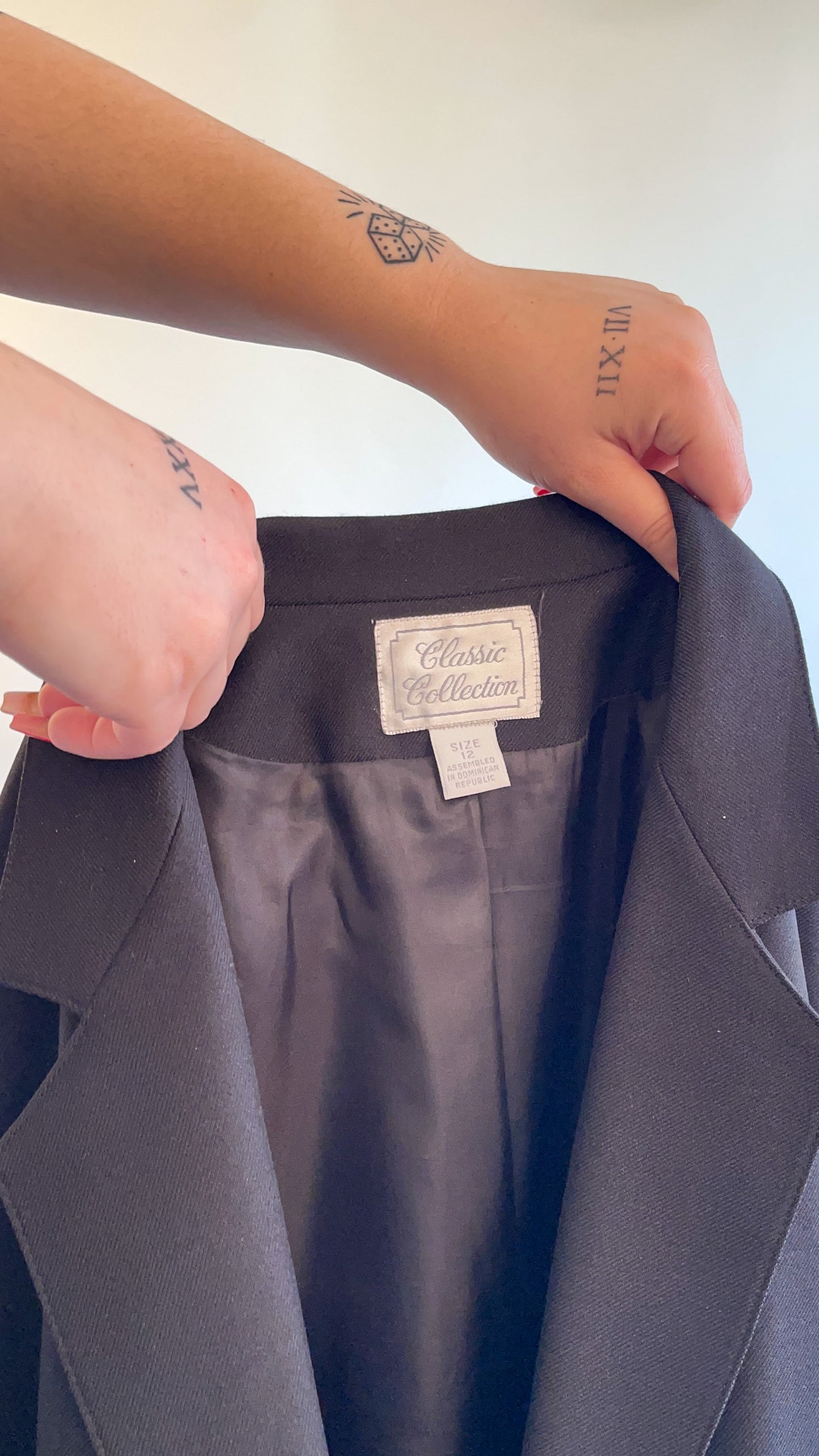 The Perfect 90s Black Blazer (M/L)