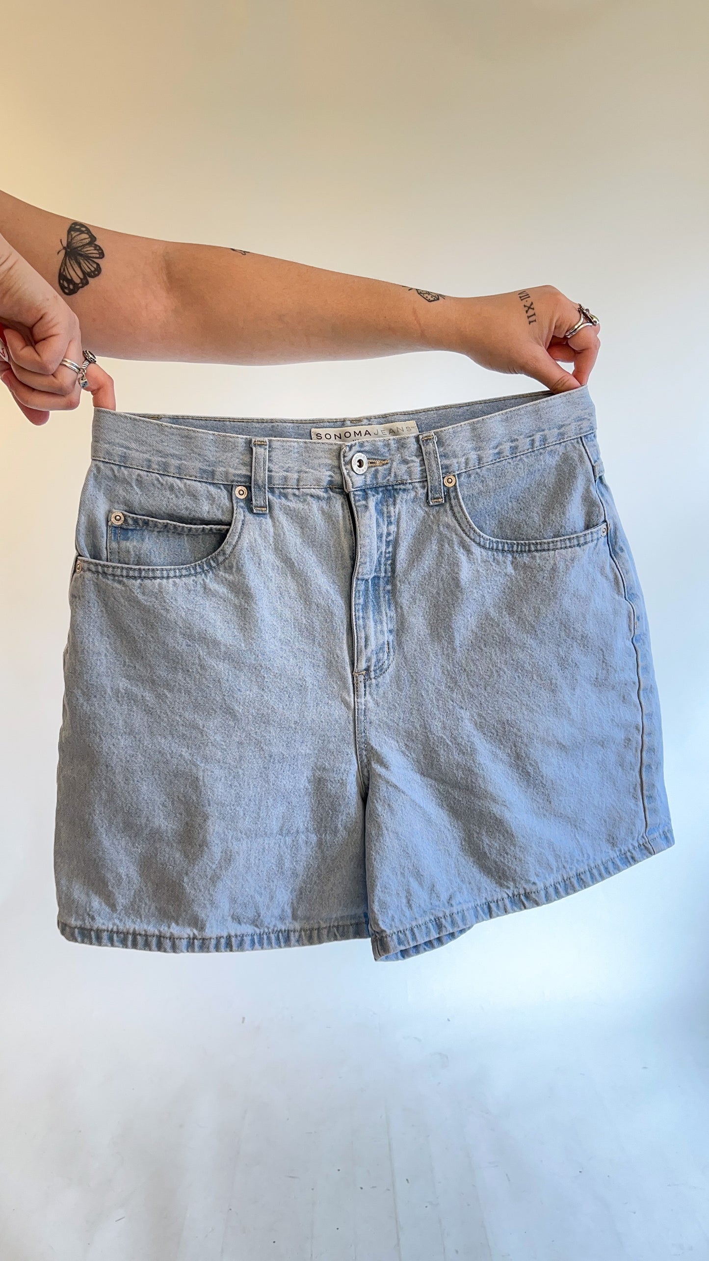90s Light Wash Denim Long Shorts (W31")