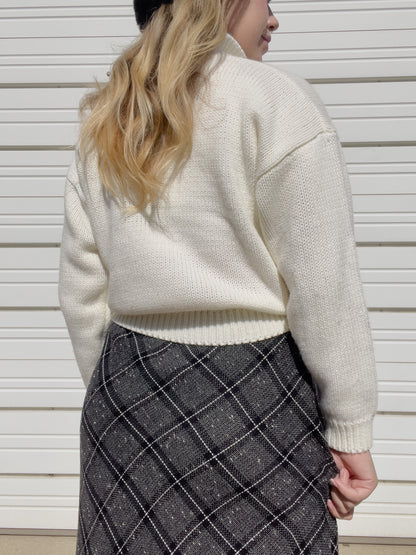 90s Cream Cropped Sweater w/ Button Up Collar (L)