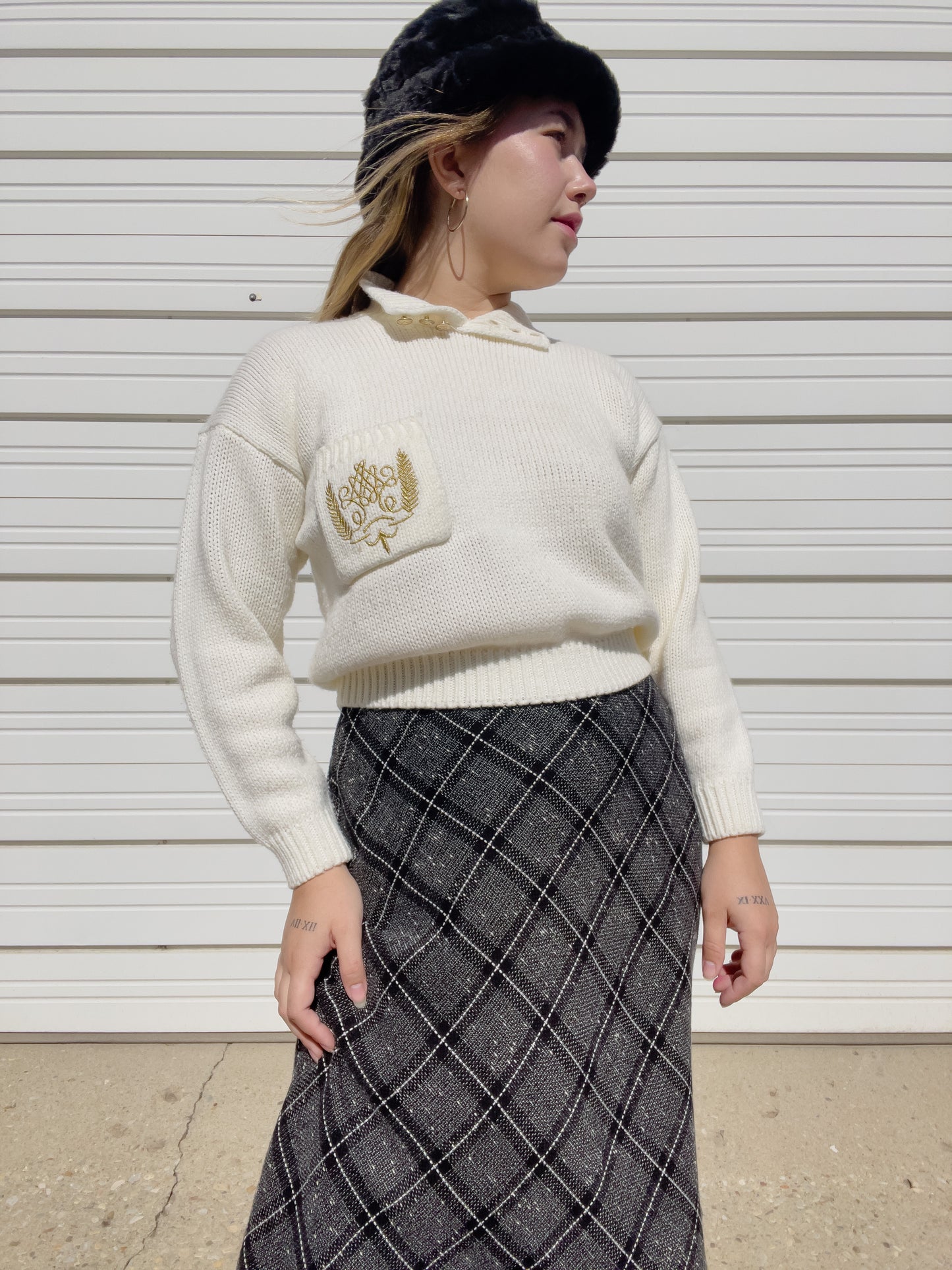 90s Cream Cropped Sweater w/ Button Up Collar (L)