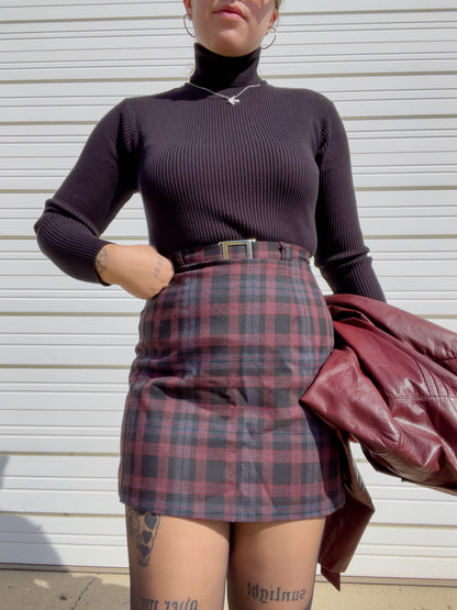 90s Burgundy & Gray Plaid High Waisted Mini Skirt (S/M)