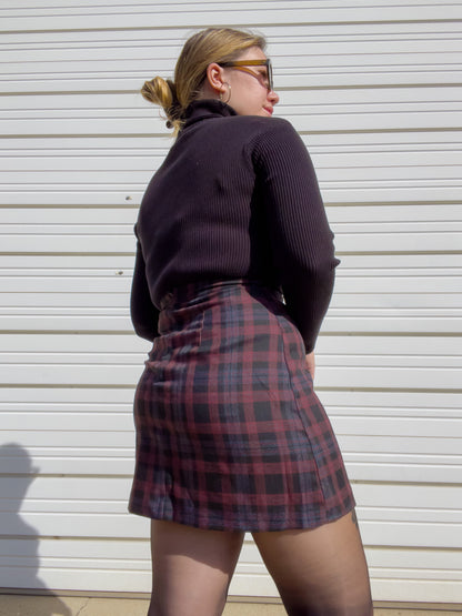 90s Burgundy & Gray Plaid High Waisted Mini Skirt (S/M)