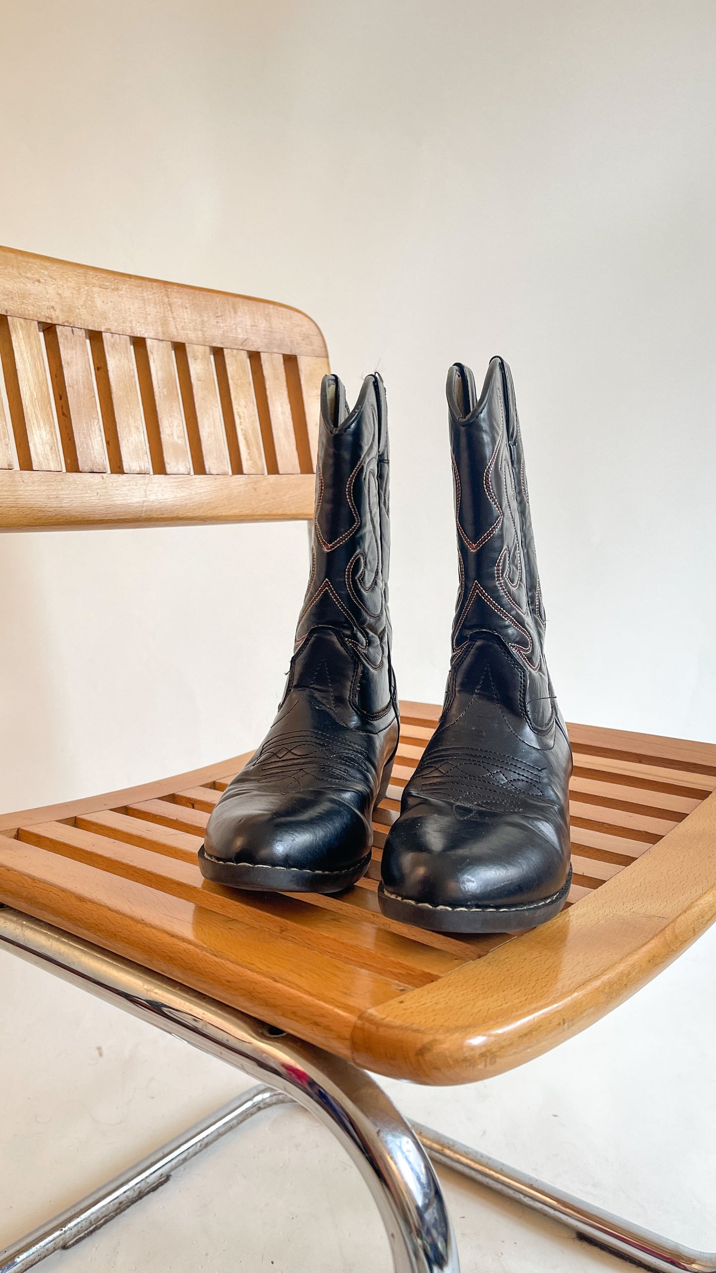 90s Black Cowboy Boots (US W8)