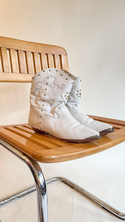 80s White Leather Short Cowboy Boots (US W9)