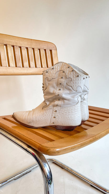80s White Leather Short Cowboy Boots (US W9)