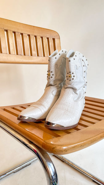 80s White Leather Short Cowboy Boots (US W9)