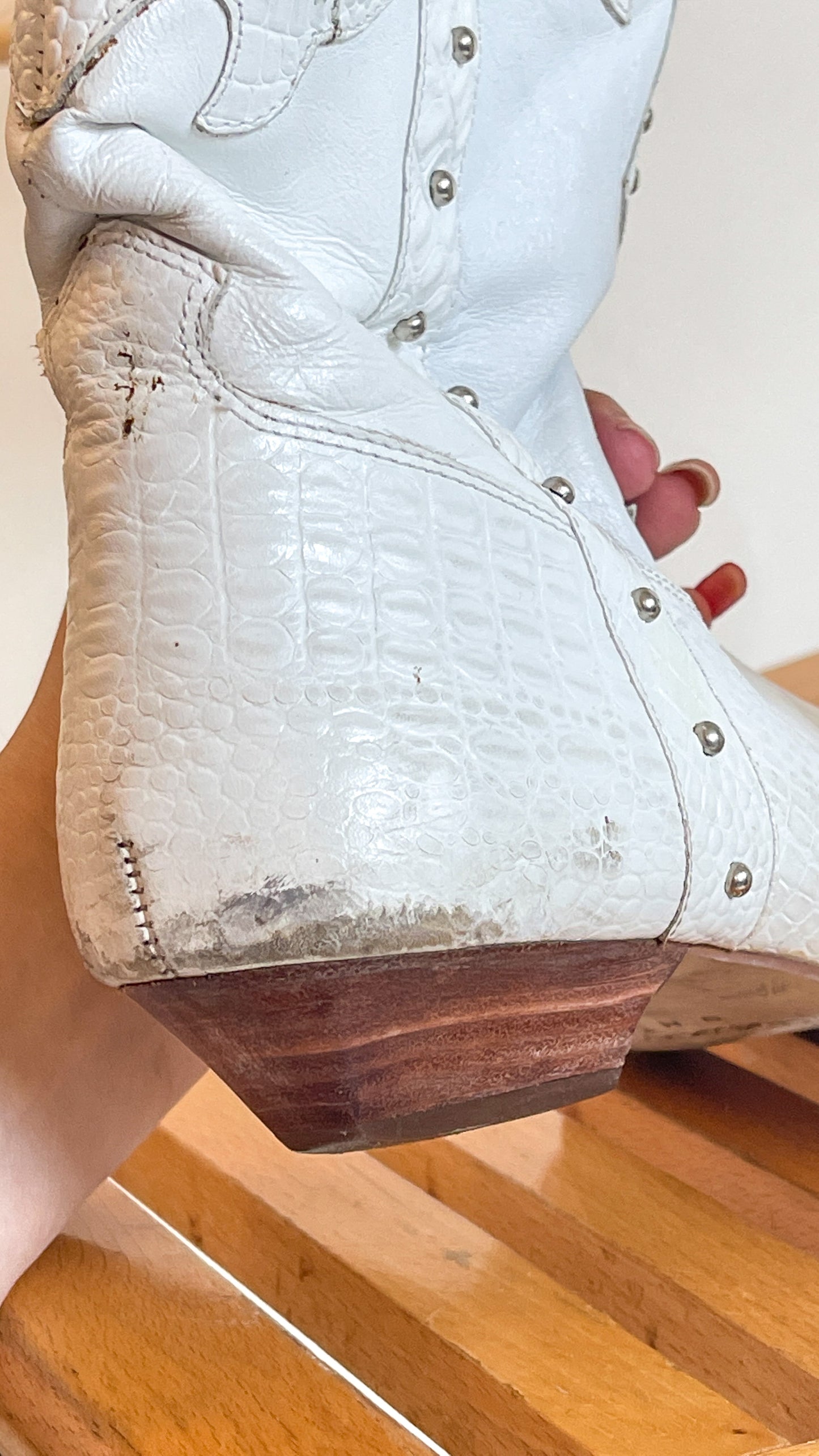 80s White Leather Short Cowboy Boots (US W9)