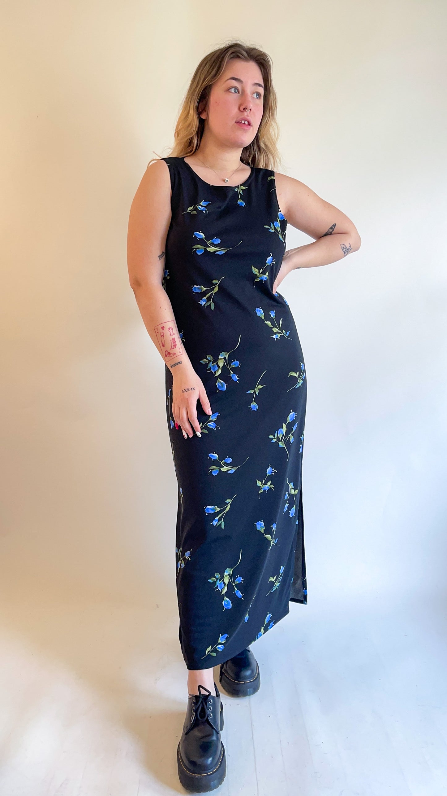 90s Black Maxi Dress w/ Blue Rose Print (L/XL)