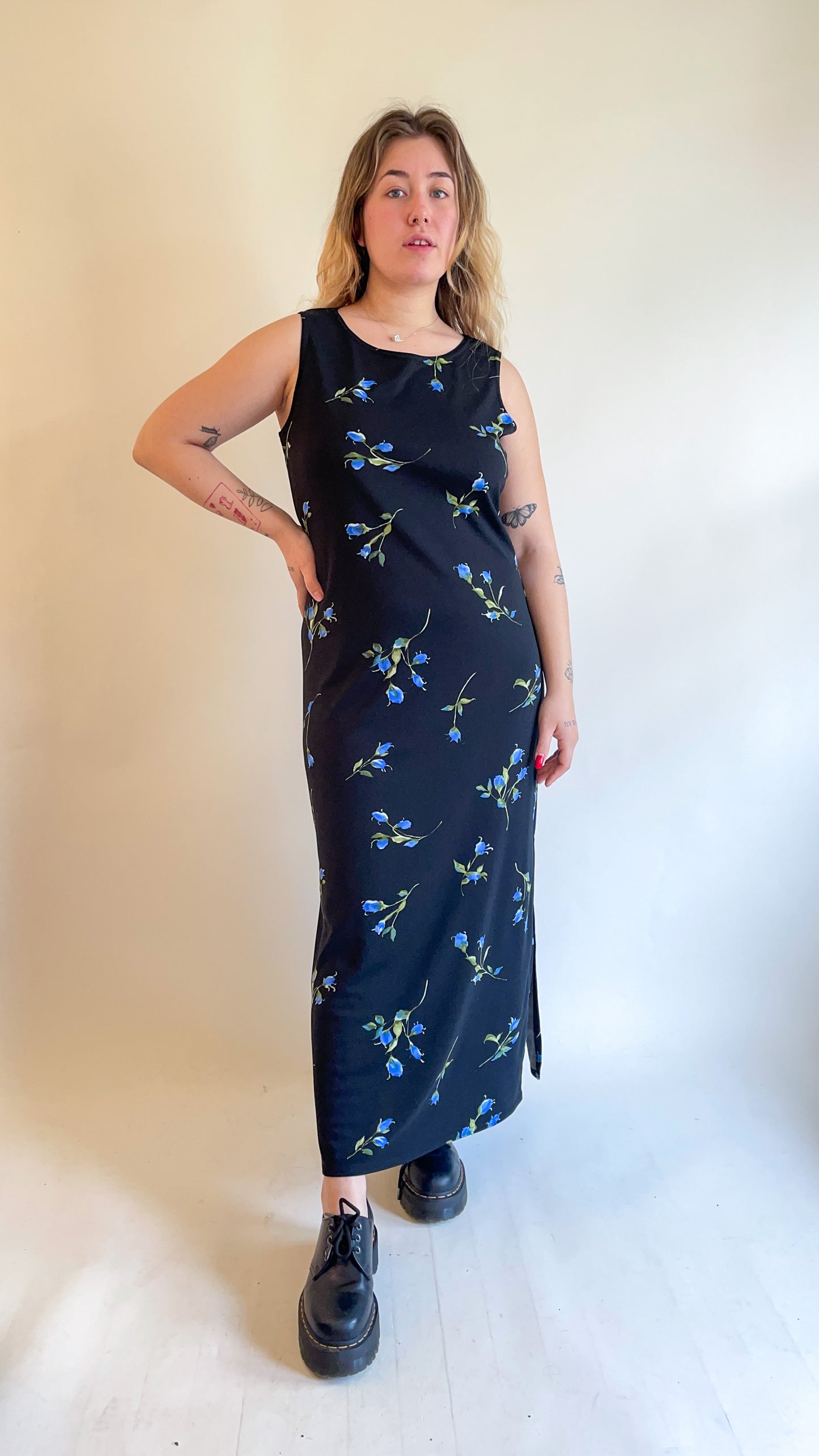 90s Black Maxi Dress w/ Blue Rose Print (L/XL)