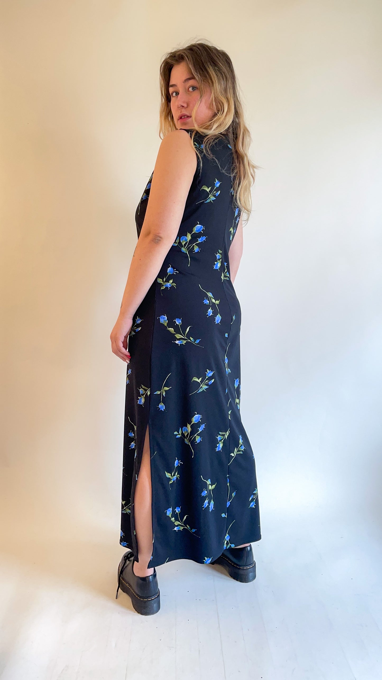 90s Black Maxi Dress w/ Blue Rose Print (L/XL)