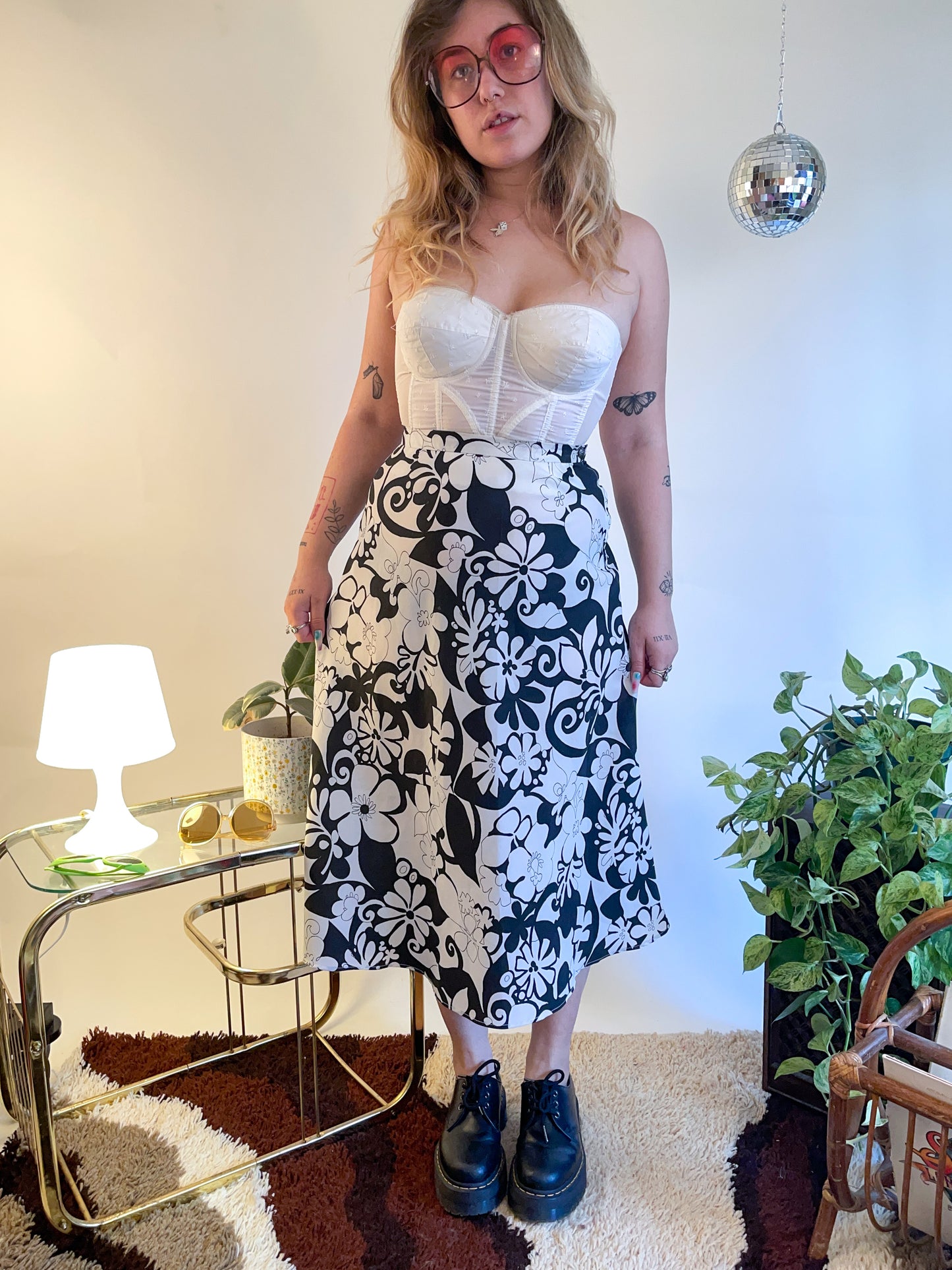 60s Black & White Mod Floral Patterned Midi Skirt (W28")