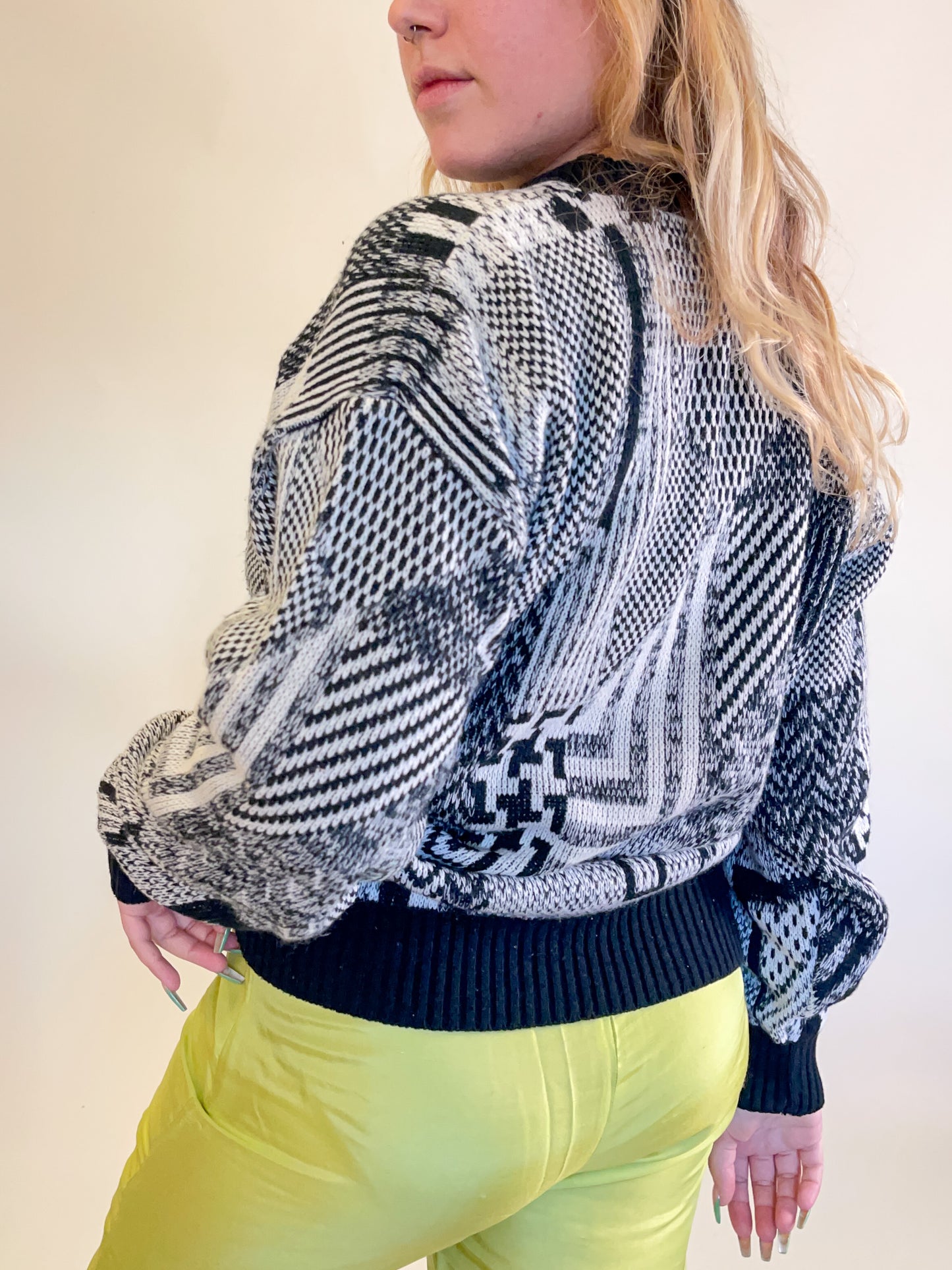 M 90s Black & White Abstract Geometric Print Sweater