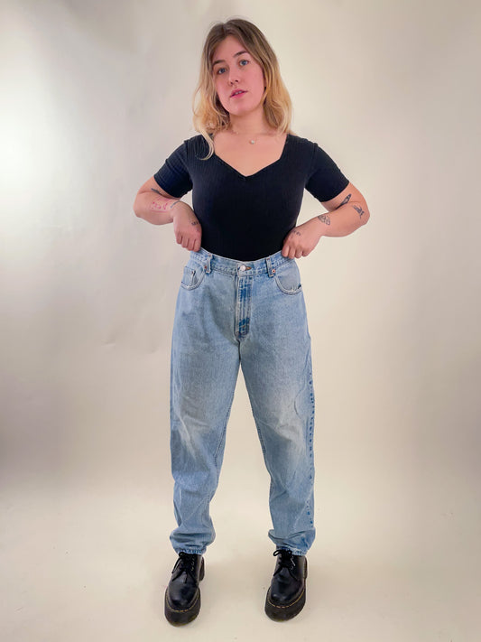 90s Light Wash Levi's 560 Loose Fit Jeans (34"W)