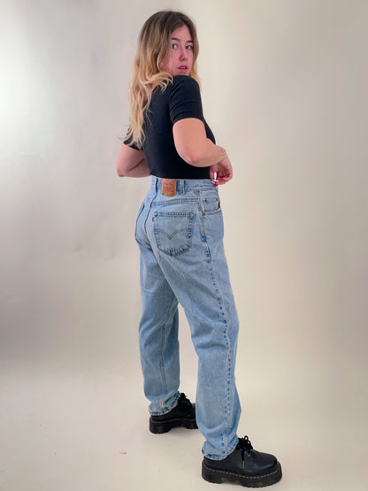 90s Light Wash Levi's 560 Loose Fit Jeans (34"W)