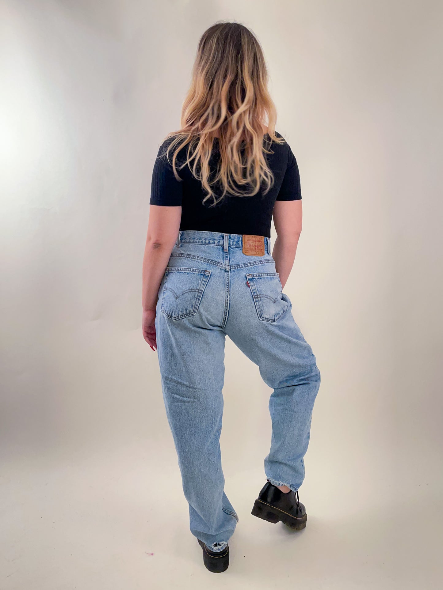 90s Light Wash Levi's 560 Loose Fit Jeans (34"W)